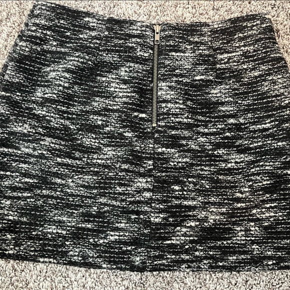 Joe fresh size 2 mini skirt. Grey/black wool look. - Picture 4 of 5
